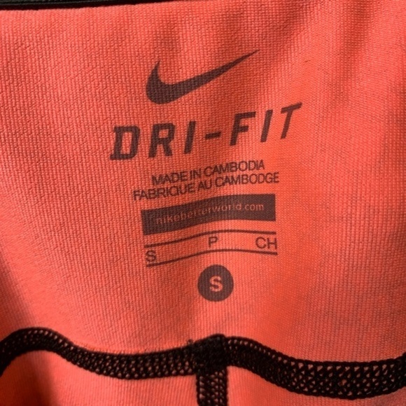 NWOT Nike Dri-Fit Capri Leggings - Picture 6 of 6